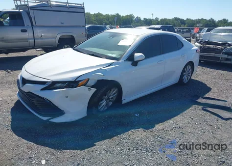 2020 Toyota Camry Le z USA, uszkodzony, nr VIN 4T1C11AK4LU370179